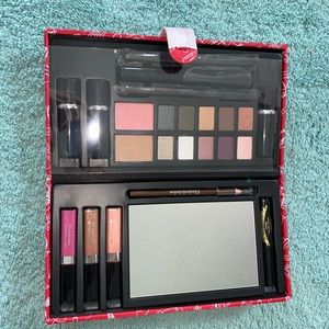 BRAND NEW Estée Lauder Makeup Set